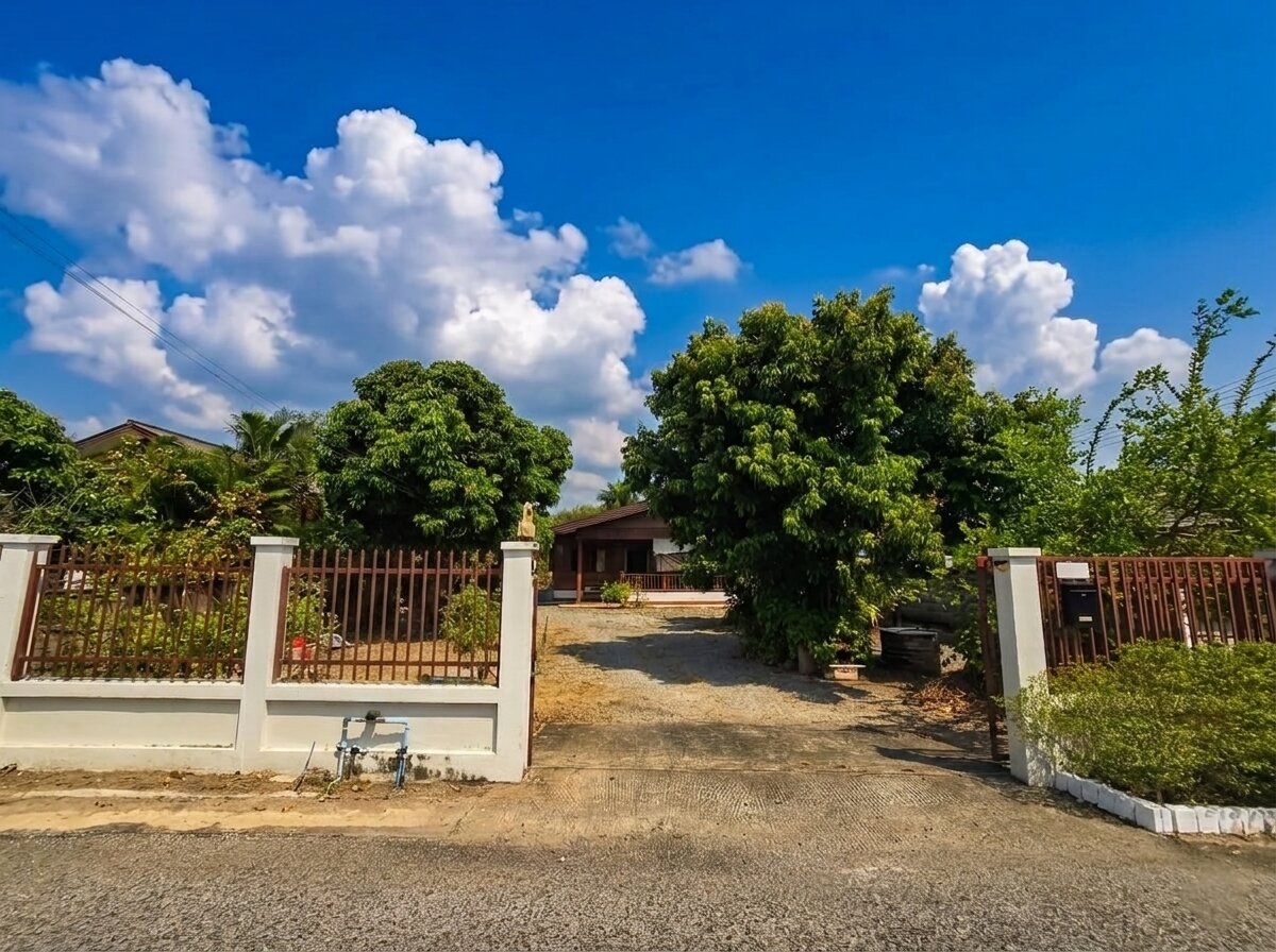 Peaceful Organic Garden Wooden Home on Massive 1,048 sqm Land — photo 1