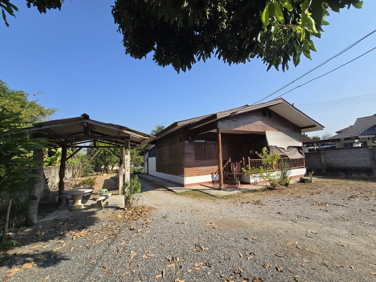 Peaceful Organic Garden Wooden Home on Massive 1,048 sqm Land — photo 2