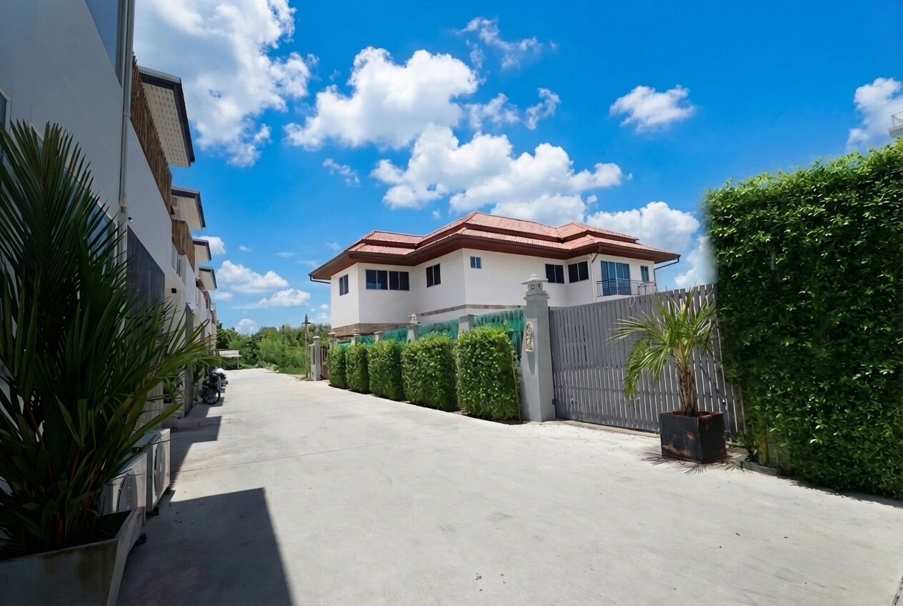 Luxury 7-Bed, 5-Bath Villa on 600 sqm Land in Prime Jomtien — photo 1